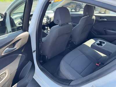 2018 Chevrolet Cruze, $7987. Photo 10