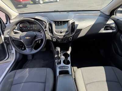 2018 Chevrolet Cruze, $7987. Photo 11