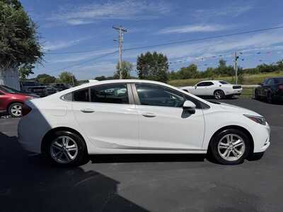 2018 Chevrolet Cruze, $7987. Photo 4
