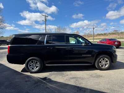 2019 Chevrolet Suburban, $8995. Photo 4