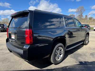 2019 Chevrolet Suburban, $8995. Photo 5
