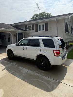 2009 Ford Escape, $8000. Photo 3