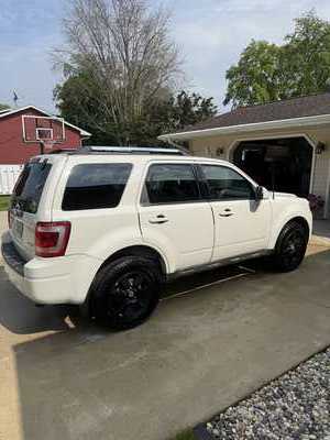2009 Ford Escape, $8000. Photo 4