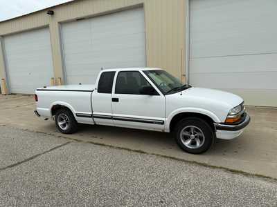 2003 Chevrolet S-10 Ext Cab, $2695. Photo 1