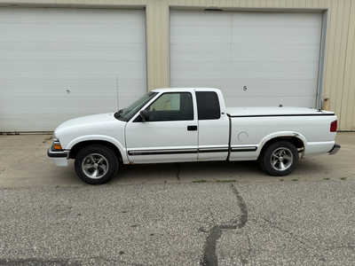 2003 Chevrolet S-10 Ext Cab, $2695. Photo 3