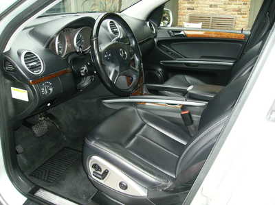 2009 Mercedes-Benz GL-Class, $6950. Photo 8