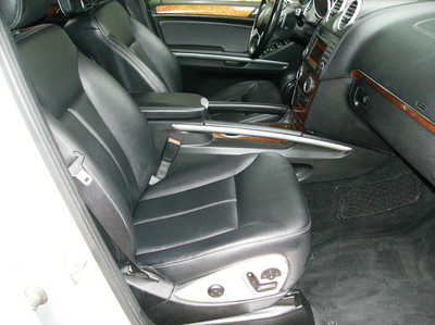 2009 Mercedes-Benz GL-Class, $6950. Photo 11