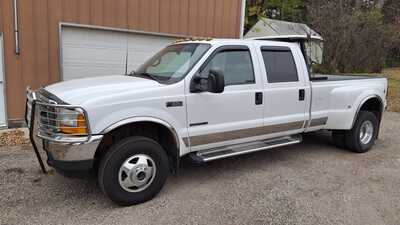 2001 Ford F350 Crew Cab, $39999. Photo 1