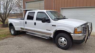 2001 Ford F350 Crew Cab, $39999. Photo 2
