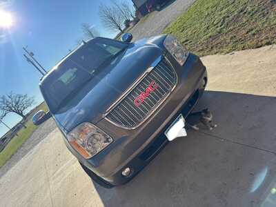 201 GMC Yukon XL, $7800. Photo 2