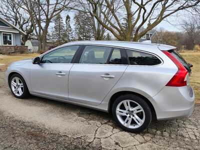 2015 Volvo V60, $7400. Photo 1