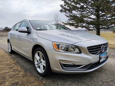 2015 Volvo V60, $7400. Photo 4