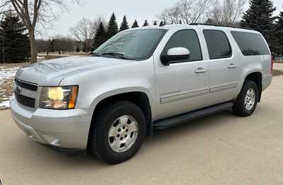 2011 Chevrolet Suburban, $6500. Photo 1