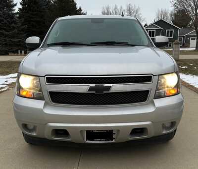 2011 Chevrolet Suburban, $6500. Photo 2