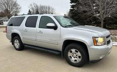 2011 Chevrolet Suburban, $6500. Photo 3