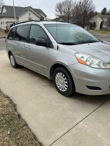 2009 Toyota Sienna, $500. Photo 2