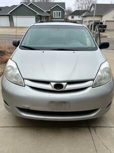 2009 Toyota Sienna, $500. Photo 5