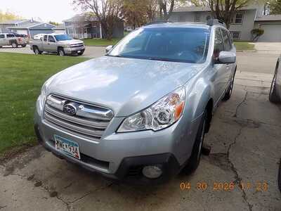 2014 Subaru Outback, $10000. Photo 1