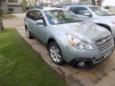 2014 Subaru Outback, $10000. Photo 2