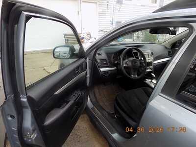 2014 Subaru Outback, $10000. Photo 7