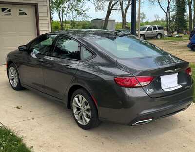 2015 Chrysler 200, $13995. Photo 2