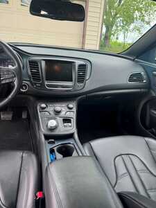 2015 Chrysler 200, $13995. Photo 5