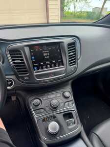 2015 Chrysler 200, $13995. Photo 6
