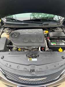 2015 Chrysler 200, $13995. Photo 8