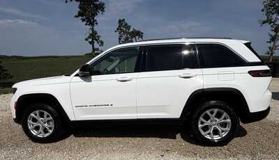 2023 Jeep Grand Cherokee, $24500. Photo 3