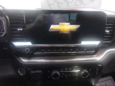 2022 Chevrolet 1500 Crew Cab, $36999.0. Photo 7