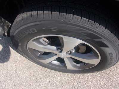 2020 Jeep Cherokee, $19999.0. Photo 5