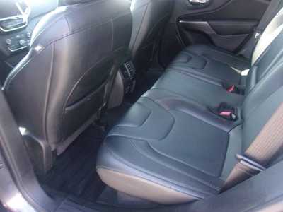 2020 Jeep Cherokee, $19999.0. Photo 7