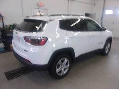 2023 Jeep Compass, $17999.0. Photo 4