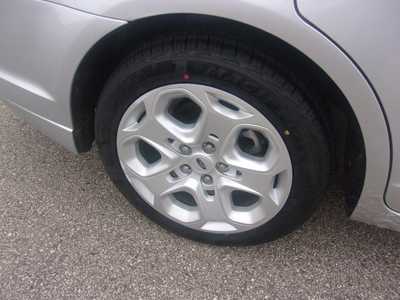 2011 Ford Fusion, $6990.0. Photo 5