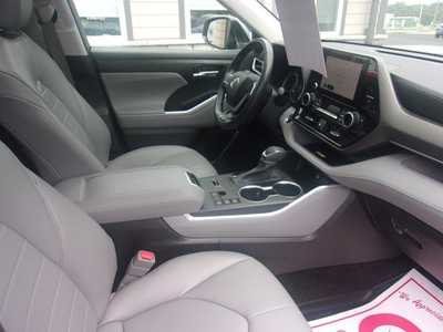 2023 Toyota Highlander, $36990.0. Photo 8