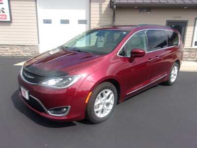 2017 Chrysler Pacifica, $17999.0. Photo 2