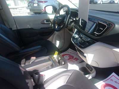 2017 Chrysler Pacifica, $9999.0. Photo 9