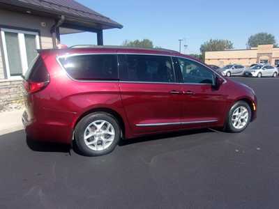 2017 Chrysler Pacifica, $9999.0. Photo 1