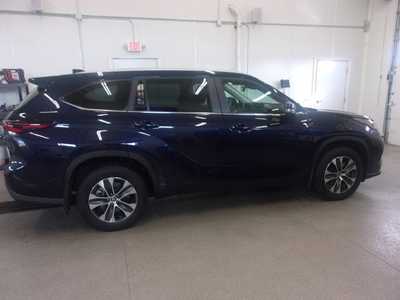 2025 Toyota Highlander, $42999.0. Photo 2