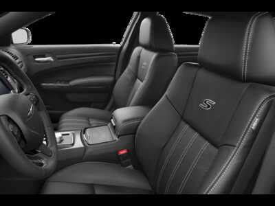 2015 Chrysler 300, $12999.0. Photo 6