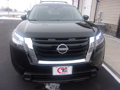 2024 Nissan Pathfinder, $24999.0. Photo 3