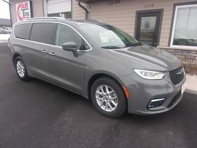 2021 Chrysler Pacifica, $16999.0. Photo 2