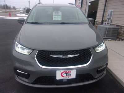 2021 Chrysler Pacifica, $16999.0. Photo 3