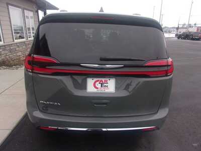 2021 Chrysler Pacifica, $16999.0. Photo 5