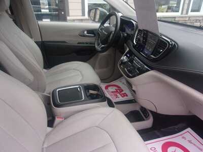 2021 Chrysler Pacifica, $16999.0. Photo 6