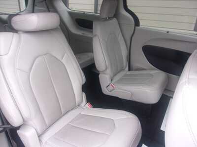 2021 Chrysler Pacifica, $16999.0. Photo 7