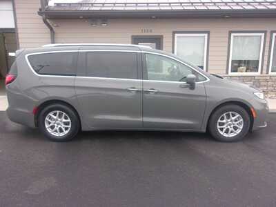 2021 Chrysler Pacifica, $16999.0. Photo 1