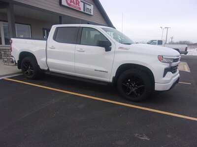 2022 Chevrolet 1500 Crew Cab, $34999.0. Photo 2