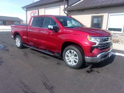 2022 Chevrolet 1500 Crew Cab, $34999.0. Photo 2