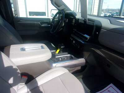 2022 Chevrolet 1500 Crew Cab, $34999.0. Photo 7